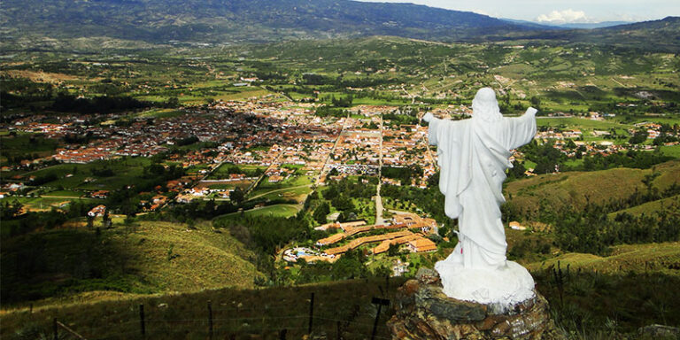 villa de leyva top of cristo redentor